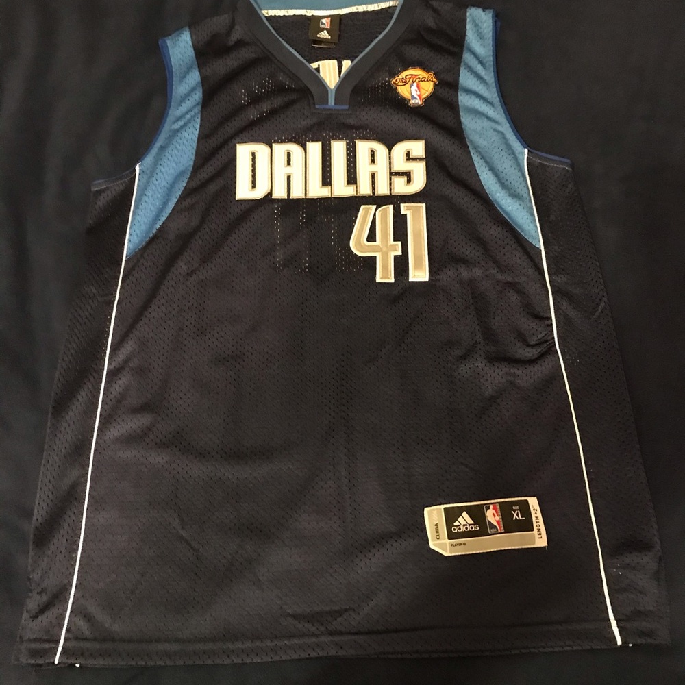 Dirk Nowitzki 2011 finals jersey (41)